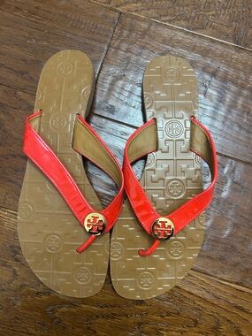 Tory Burch Thora Red Patent Flip Flop Sandals with Tan Footbed size 9